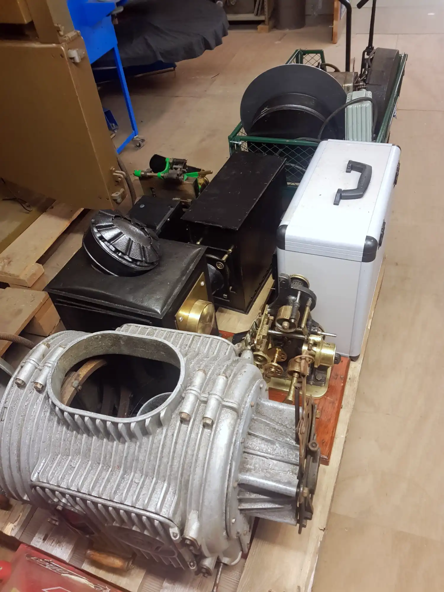 A pallet with various equipment sitting on top of it